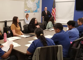 CIB Critical Mission Center analysts brief DIA&nbsp;officials